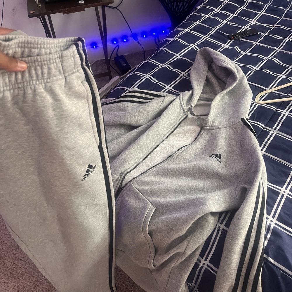 Size large adidas sweatsuit